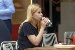 水分補給に最適なスポーツドリンクの量はどれくらい？